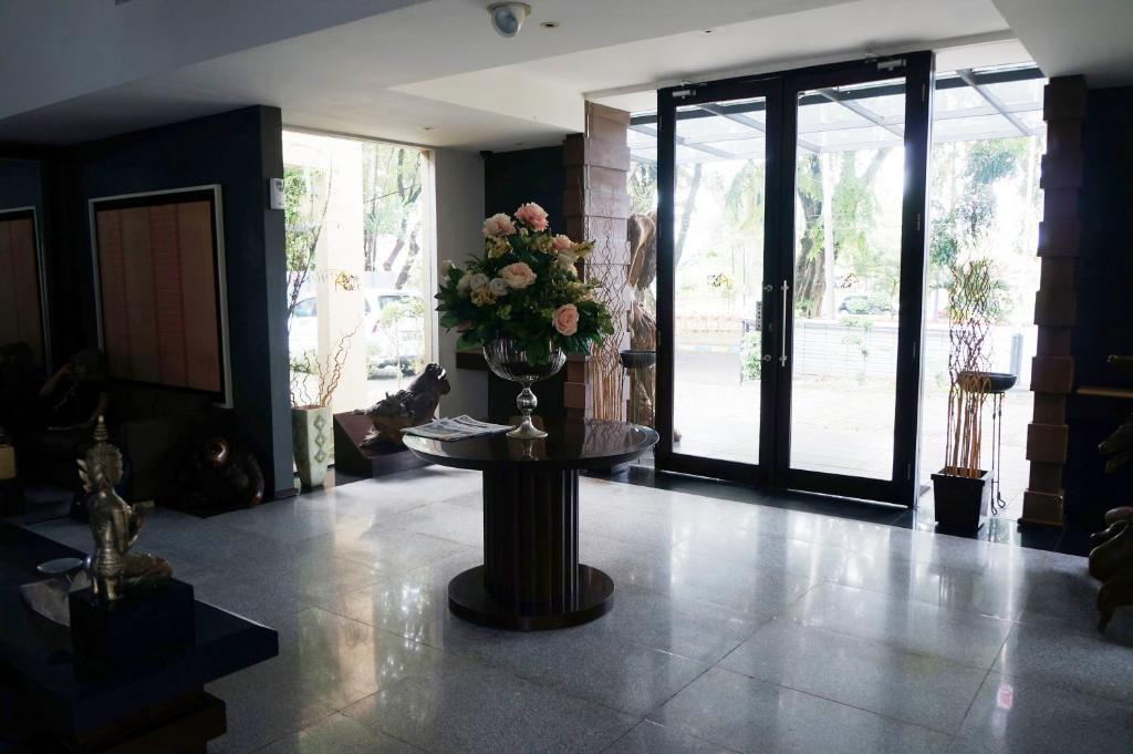 Rumah Nenek Hotel And Restaurant パダン エクステリア 写真